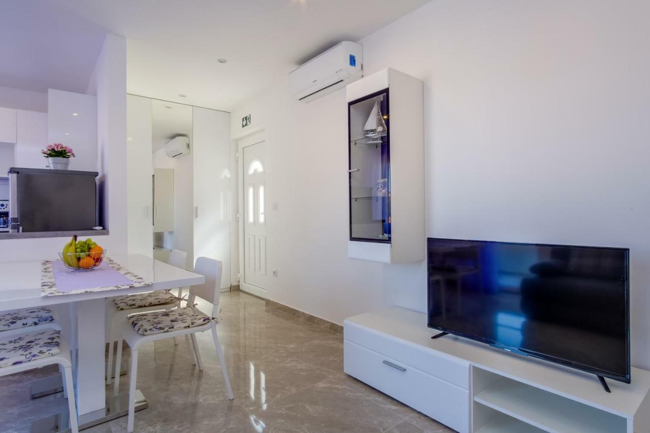 Apartmani Beatrice มาลีโลชินจ์ ภายนอก รูปภาพ