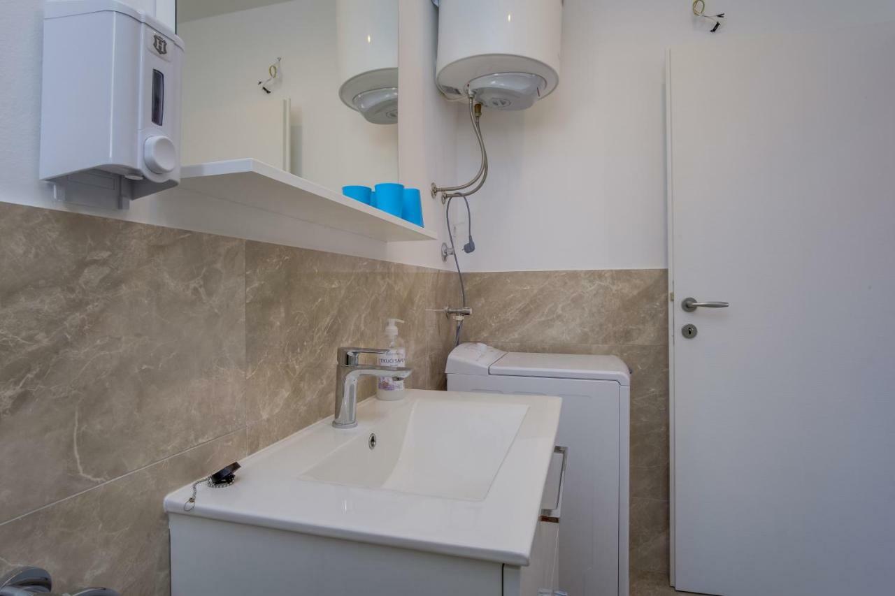 Apartmani Beatrice มาลีโลชินจ์ ภายนอก รูปภาพ