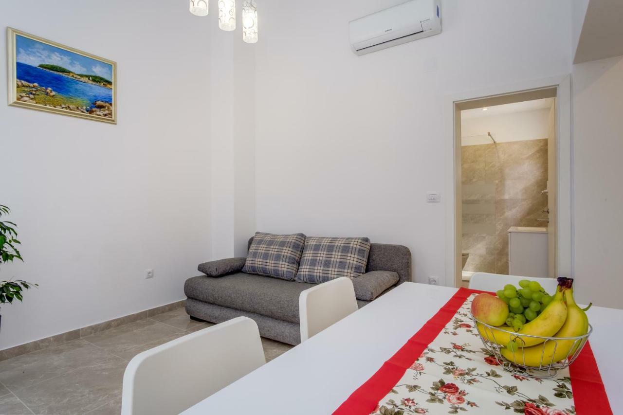 Apartmani Beatrice มาลีโลชินจ์ ภายนอก รูปภาพ