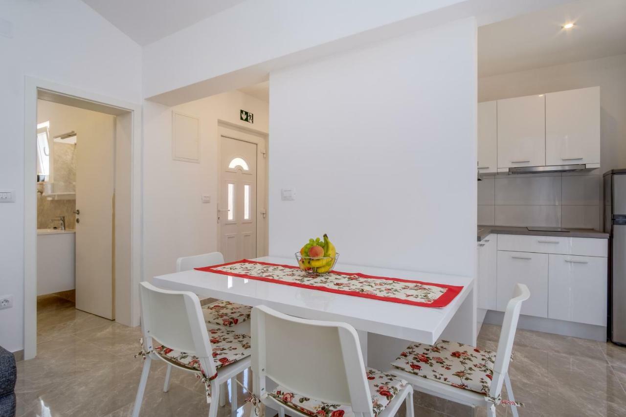 Apartmani Beatrice มาลีโลชินจ์ ภายนอก รูปภาพ